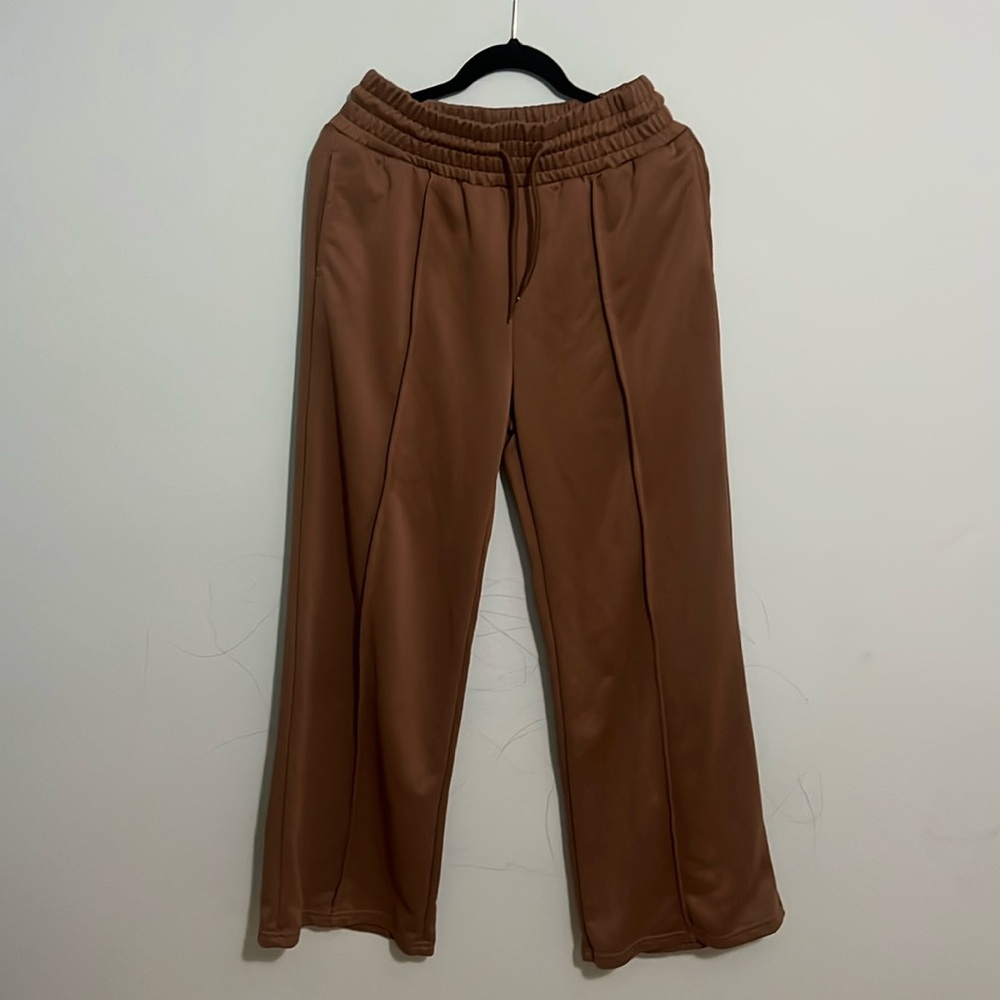 Like new brown wide leg pants from amazon.  Size women’s medium